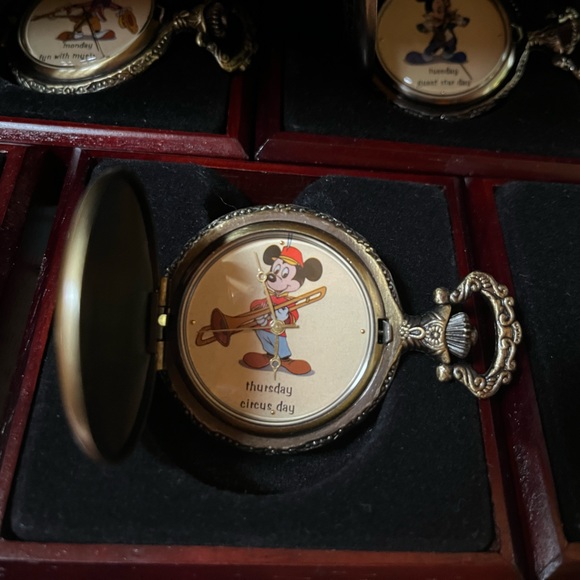 RARE Vintage Mickey Watches set of 5 Weekdays - Picture 8 of 9